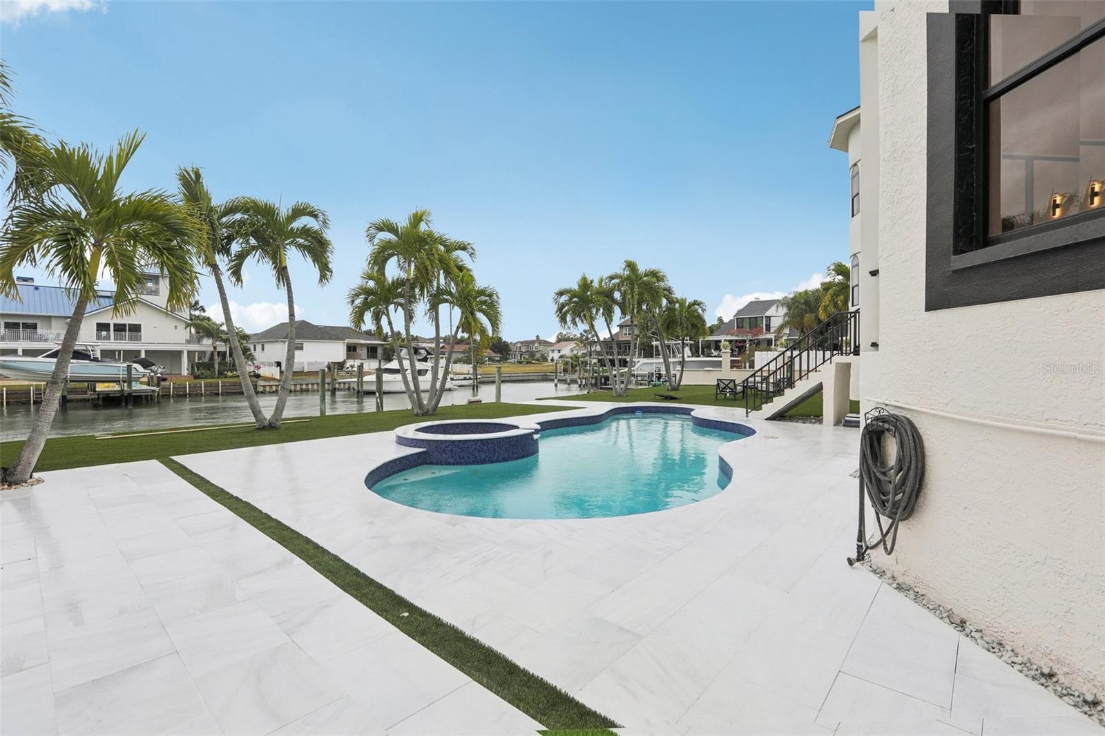 TB8463487 Property Photo