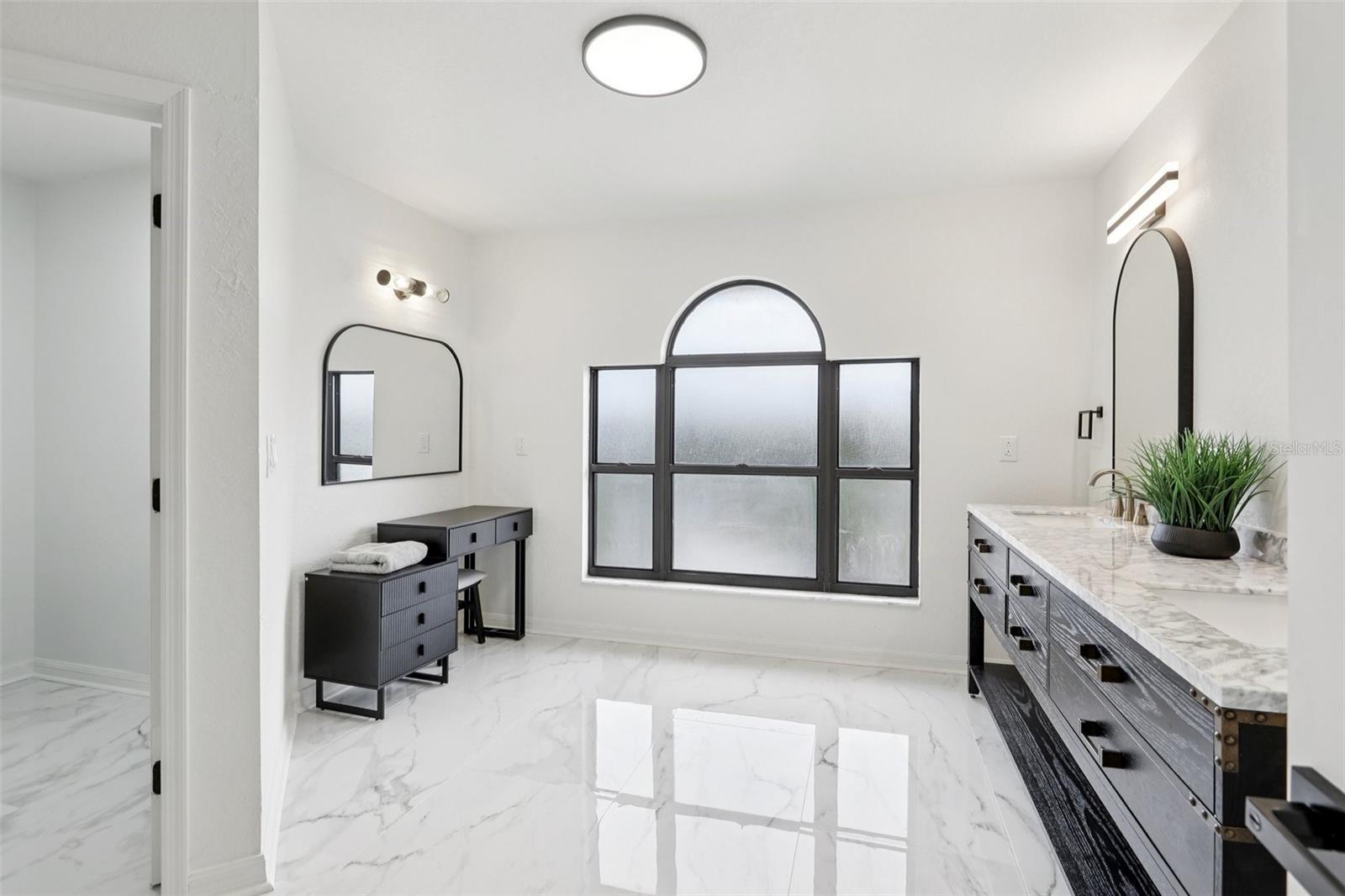 TB8463487 Property Photo