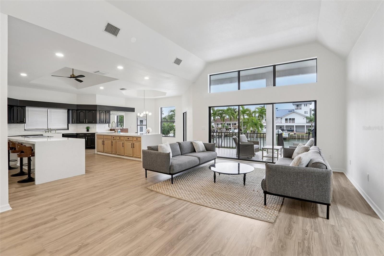 TB8463487 Property Photo