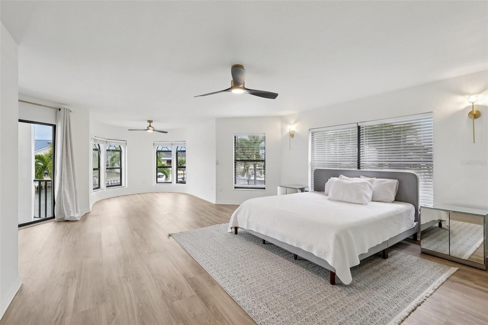 TB8463487 Property Photo