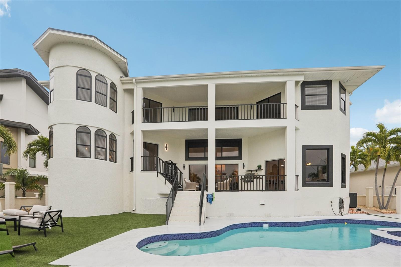 TB8463487 Property Photo