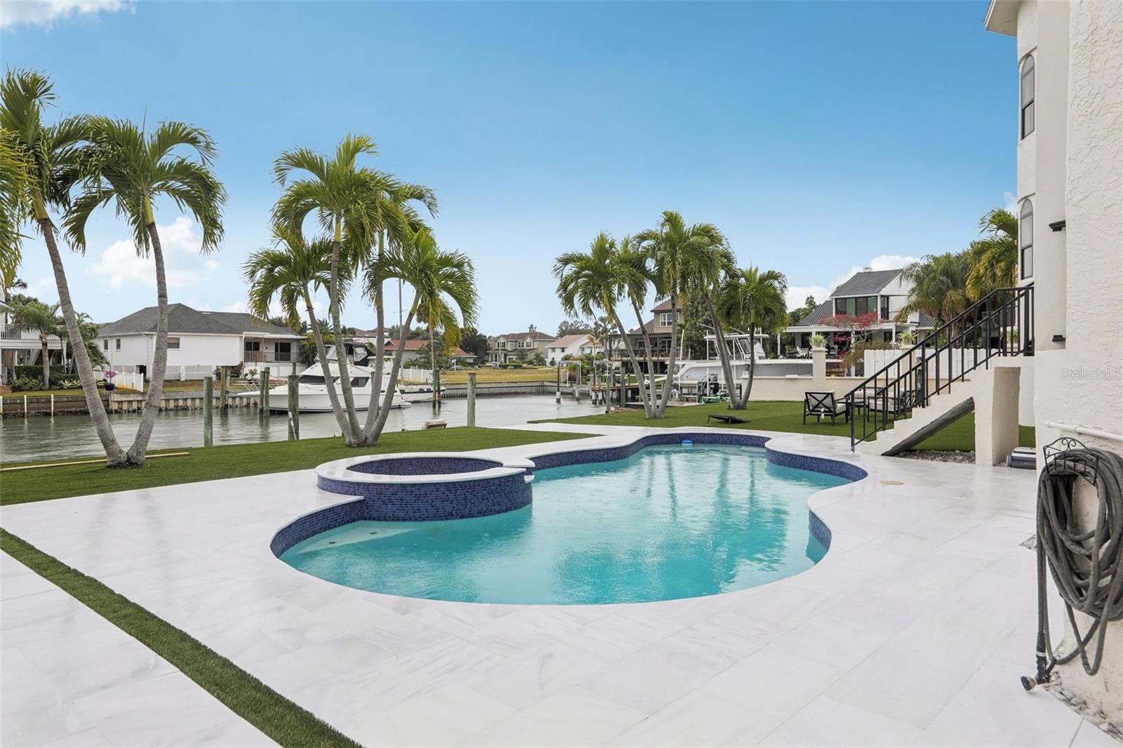 TB8463487 Property Photo