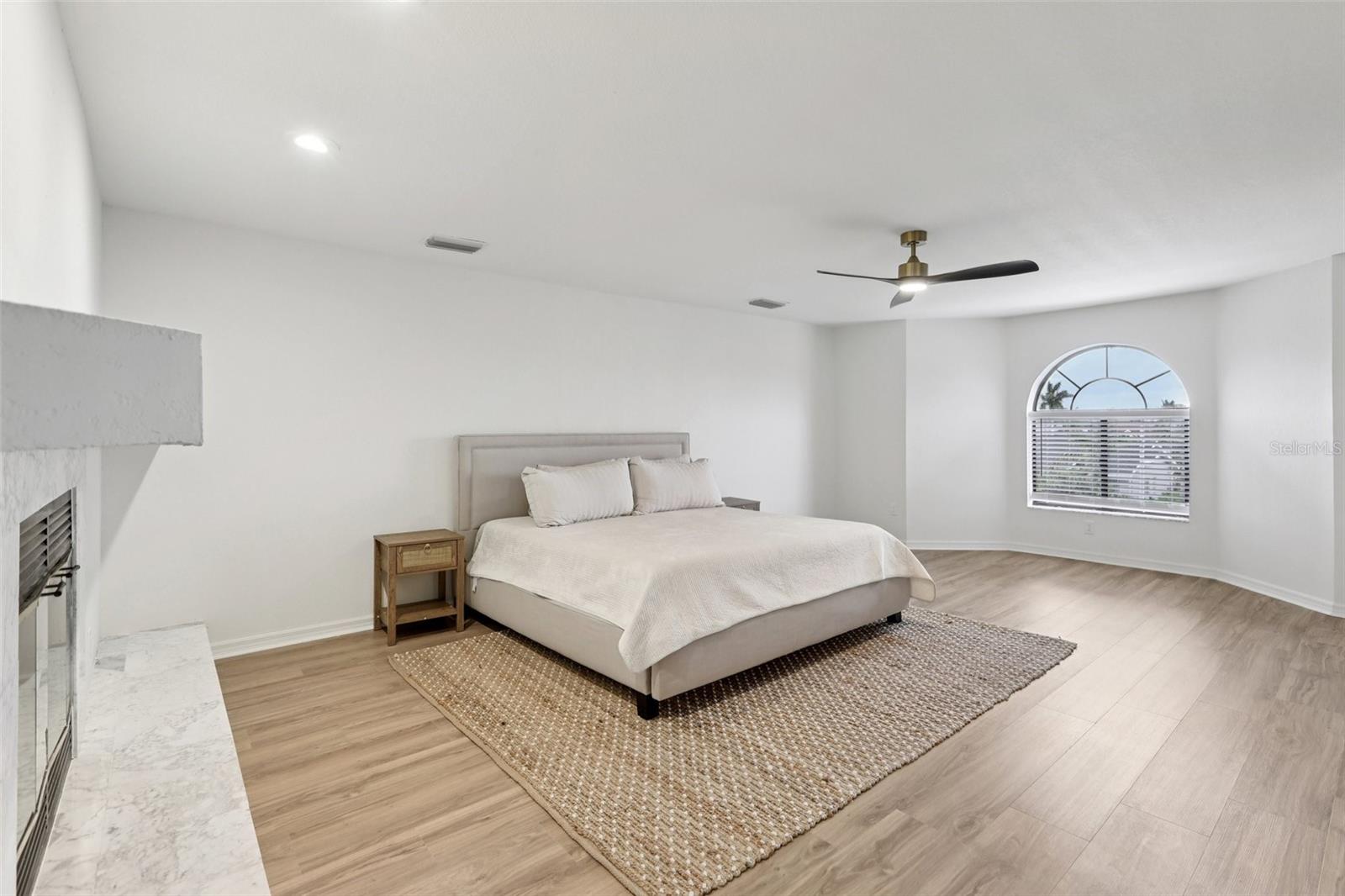 TB8463487 Property Photo