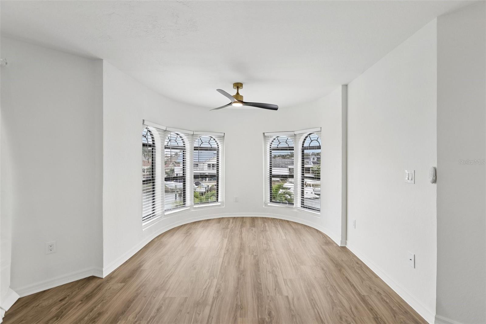 TB8463487 Property Photo