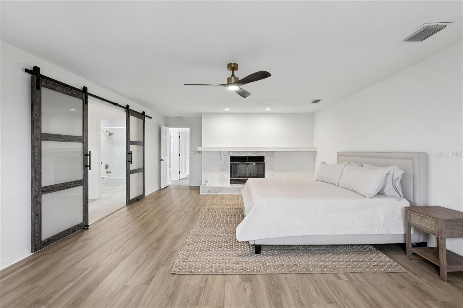 TB8463487 Property Photo