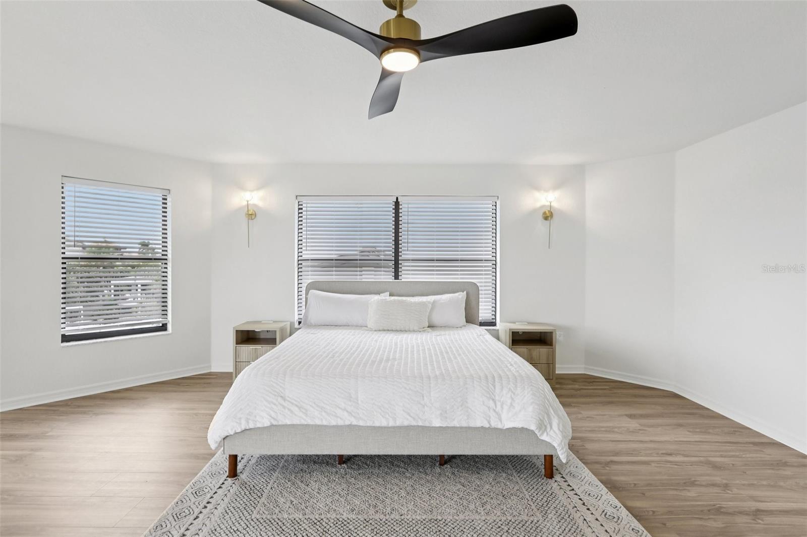 TB8463487 Property Photo