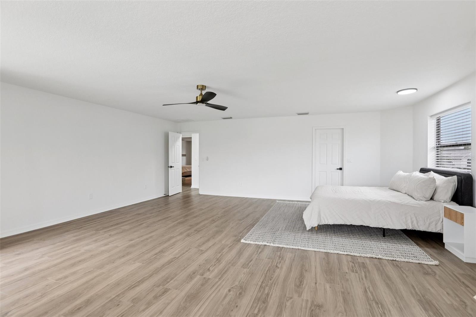 TB8463487 Property Photo