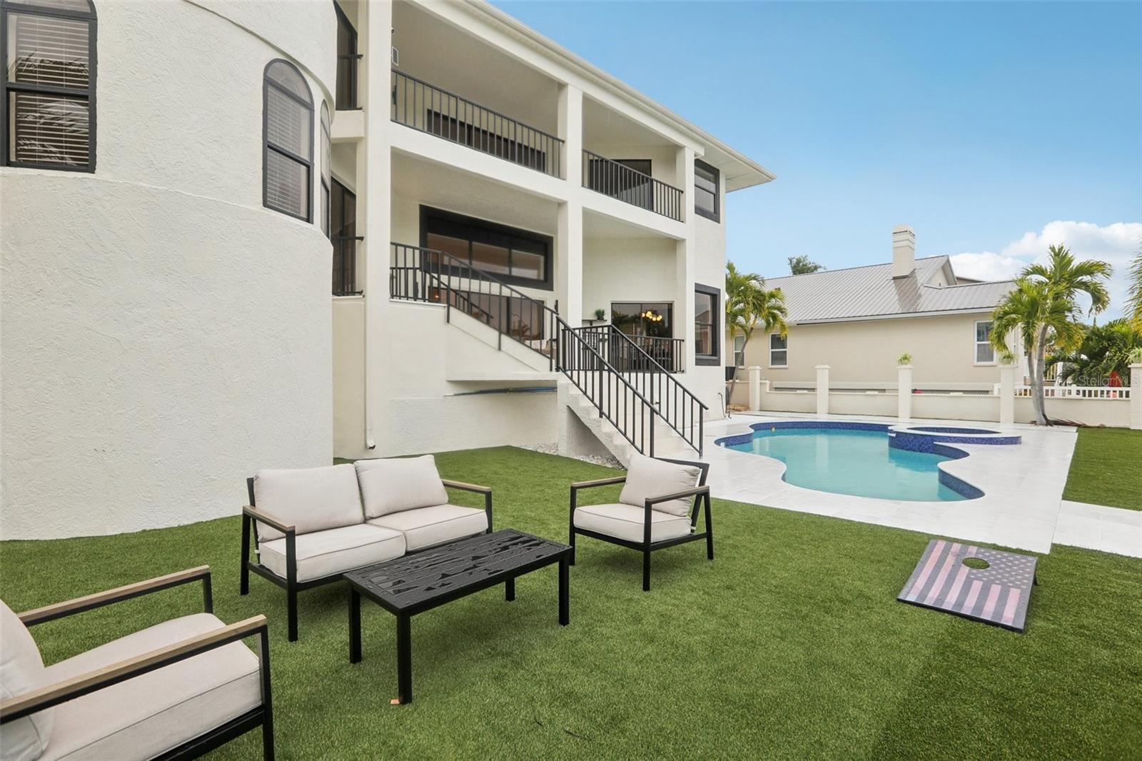 TB8463487 Property Photo