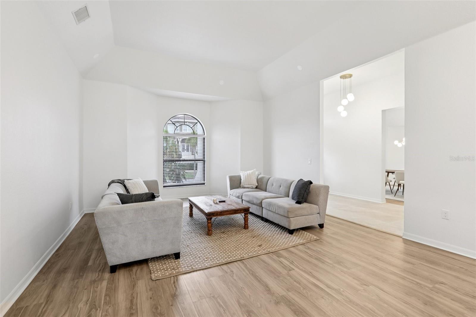 TB8463487 Property Photo