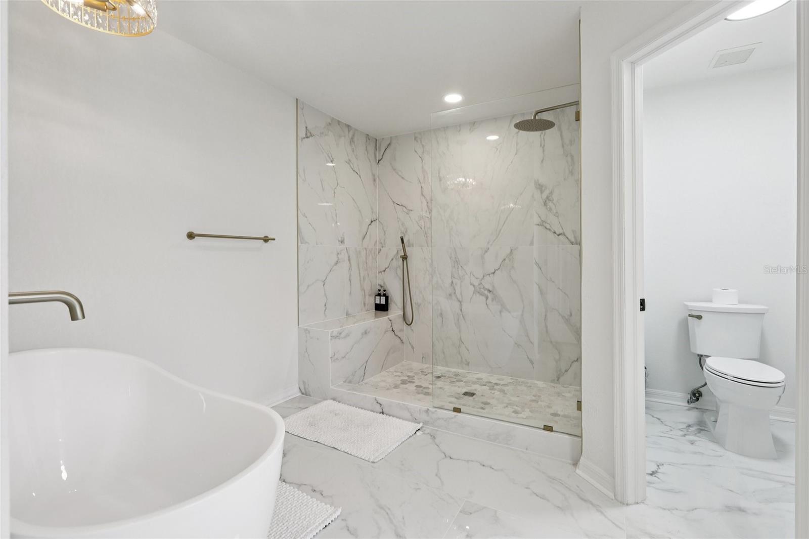 TB8463487 Property Photo