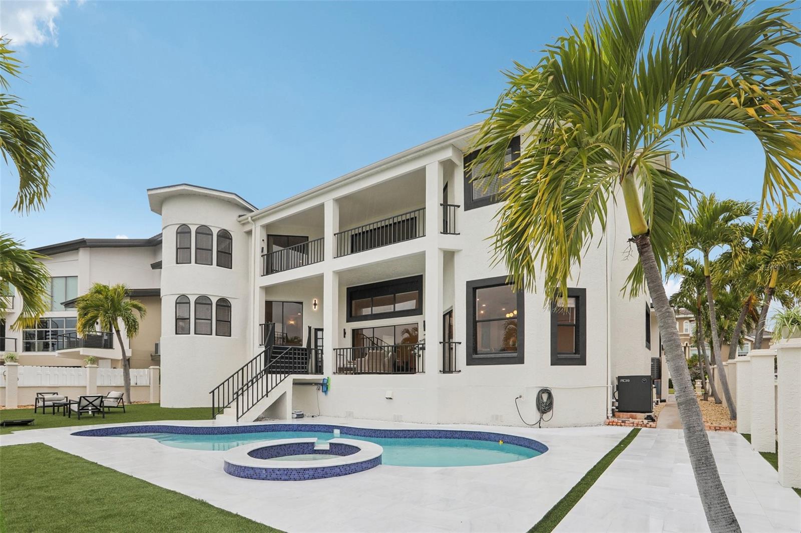 TB8463487 Property Photo