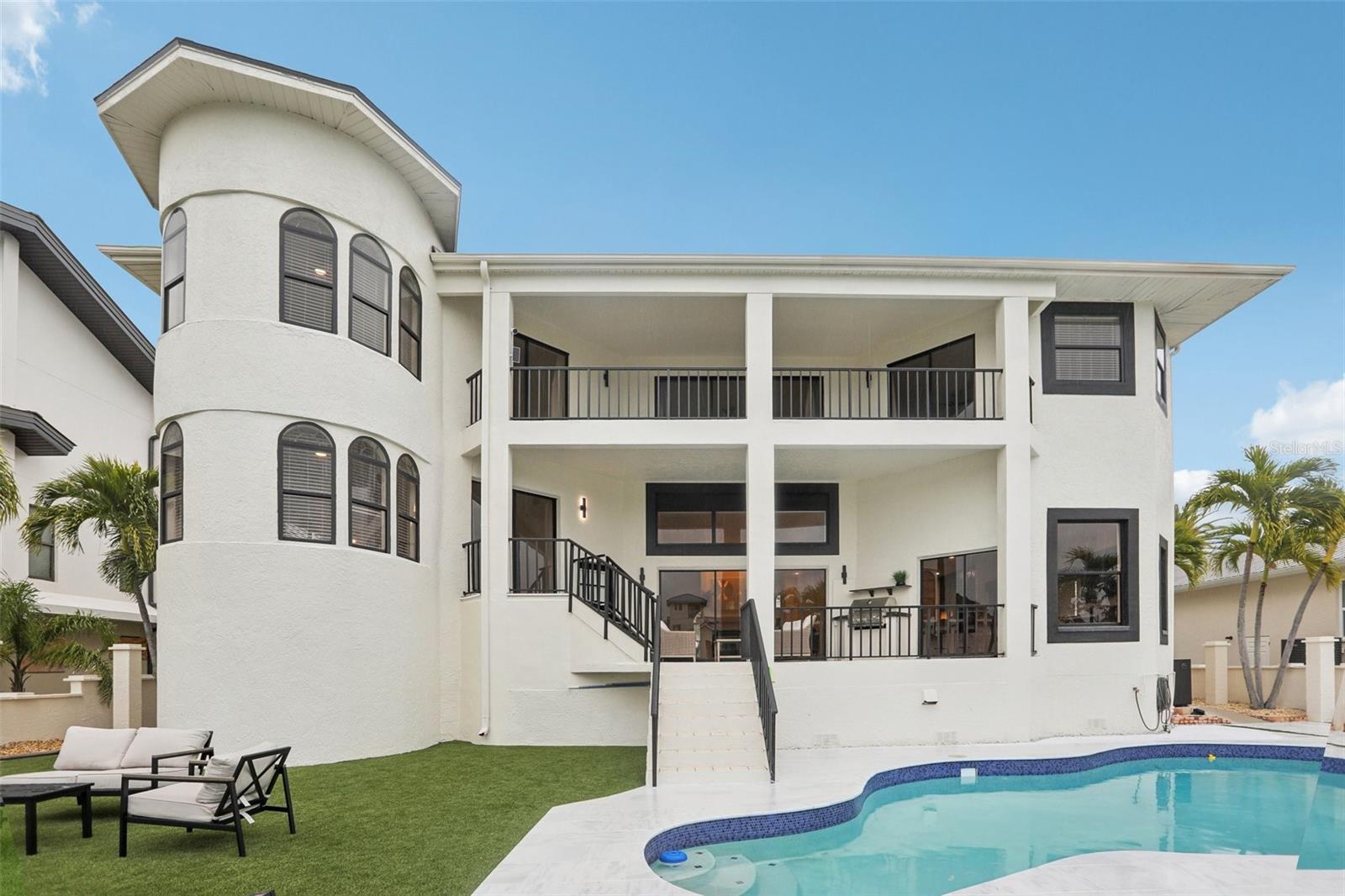 TB8463487 Property Photo