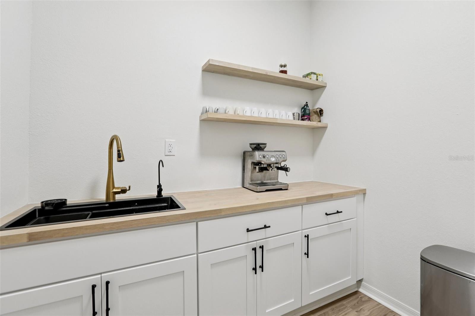 TB8463487 Property Photo