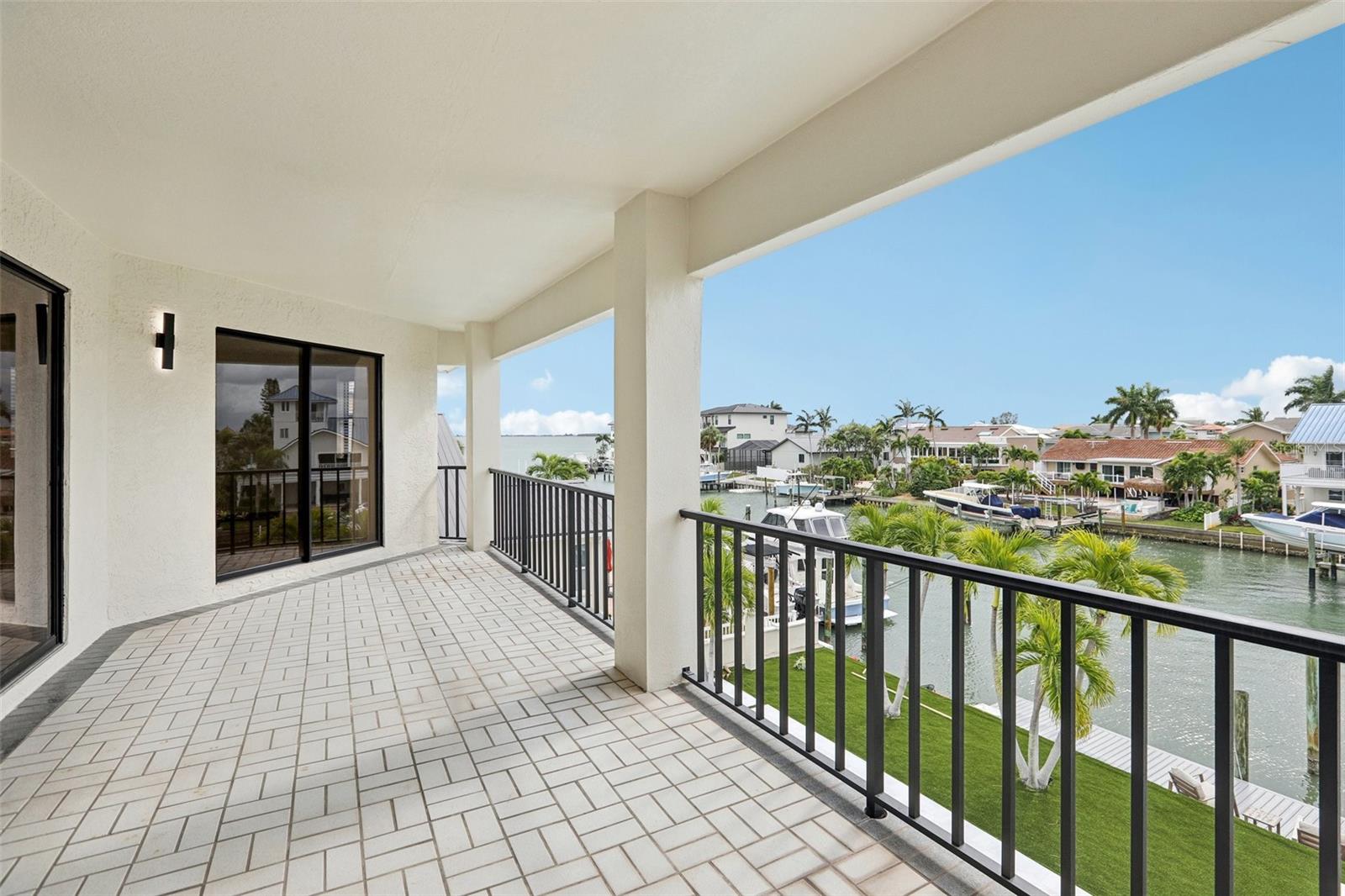 TB8463487 Property Photo