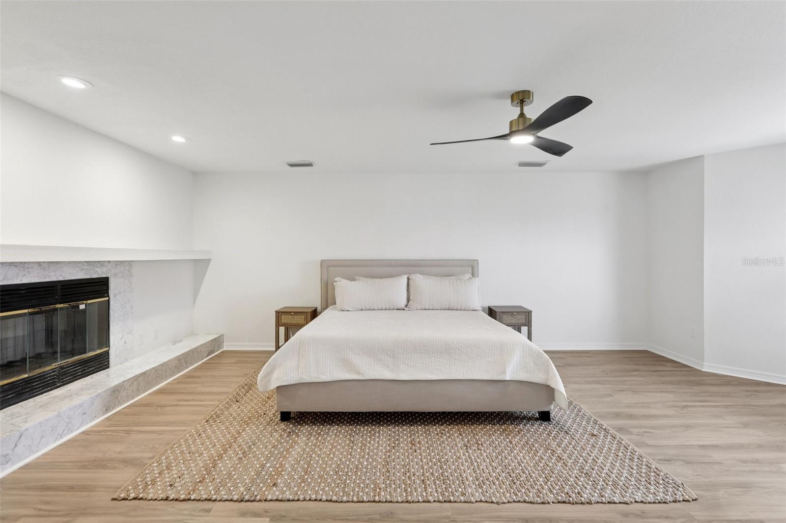 TB8463487 Property Photo