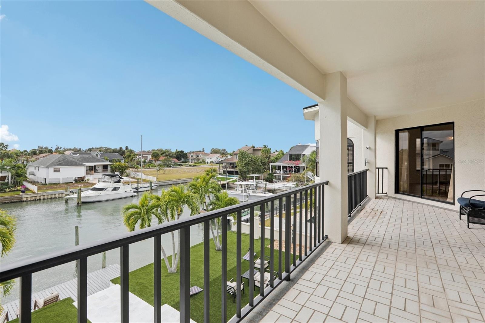 TB8463487 Property Photo