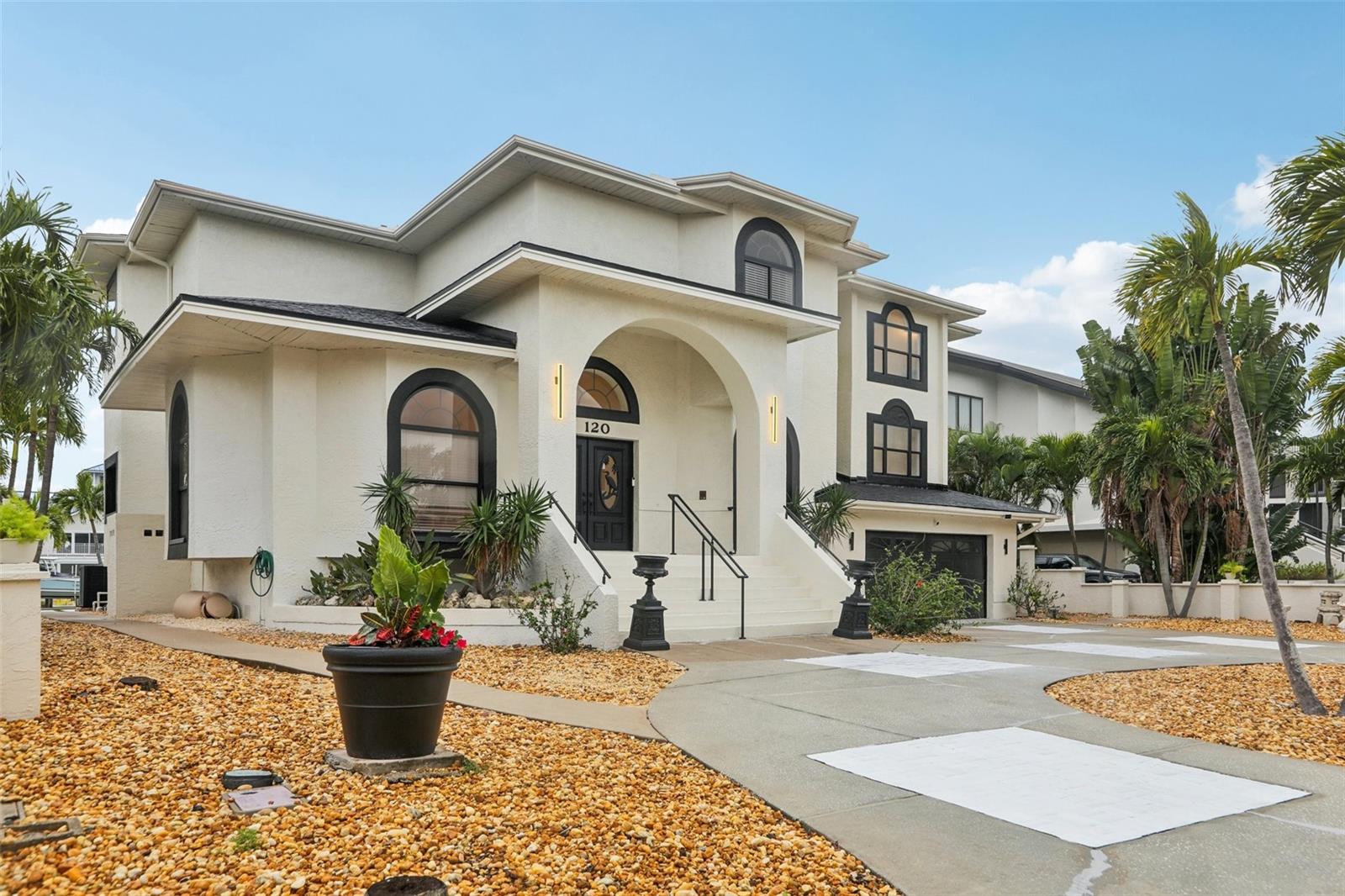 TB8463487 Property Photo