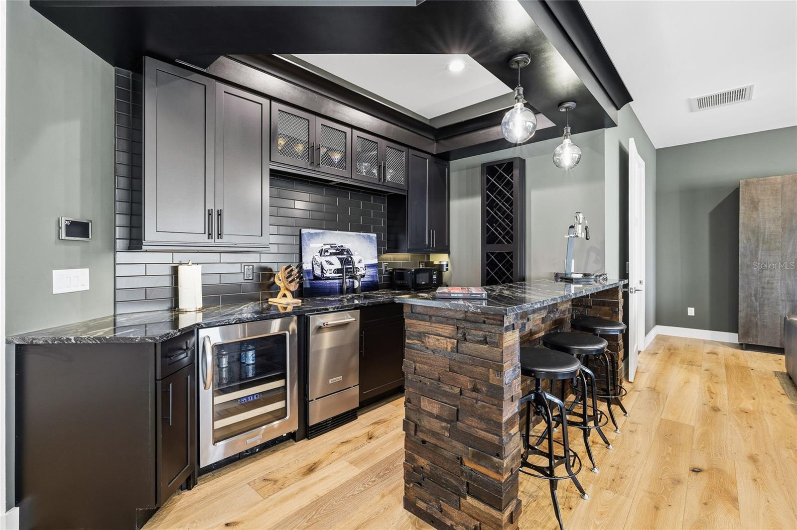 A4677883 Property Photo