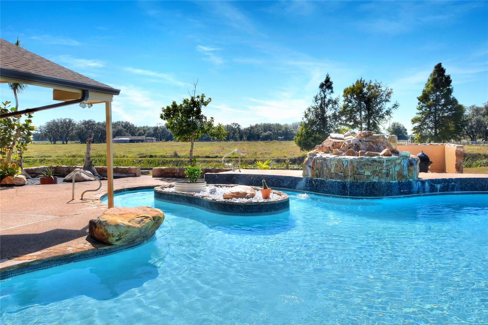 TB8463525 Property Photo