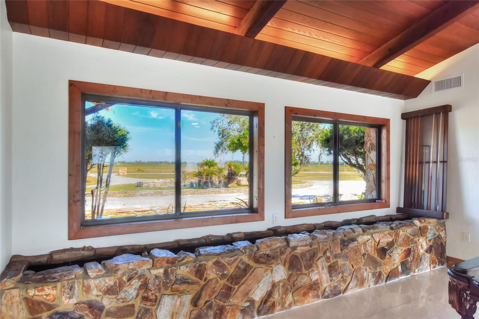 TB8463525 Property Photo