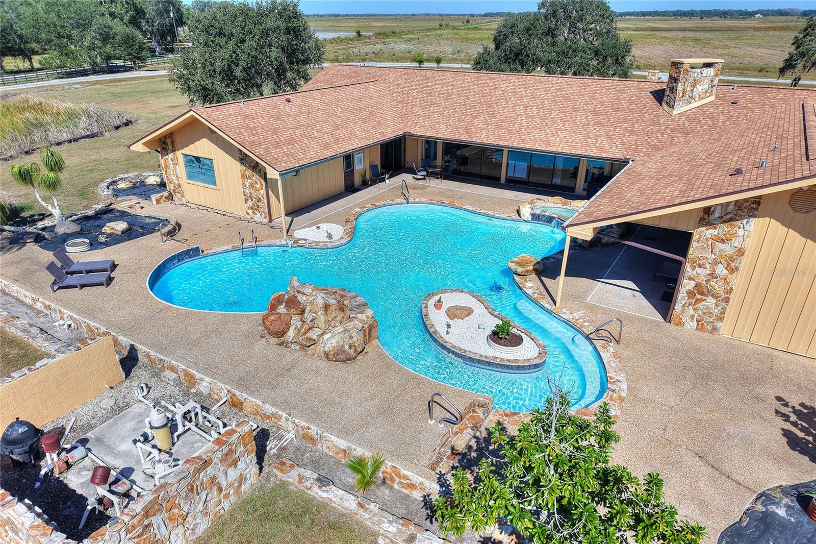 TB8463525 Property Photo