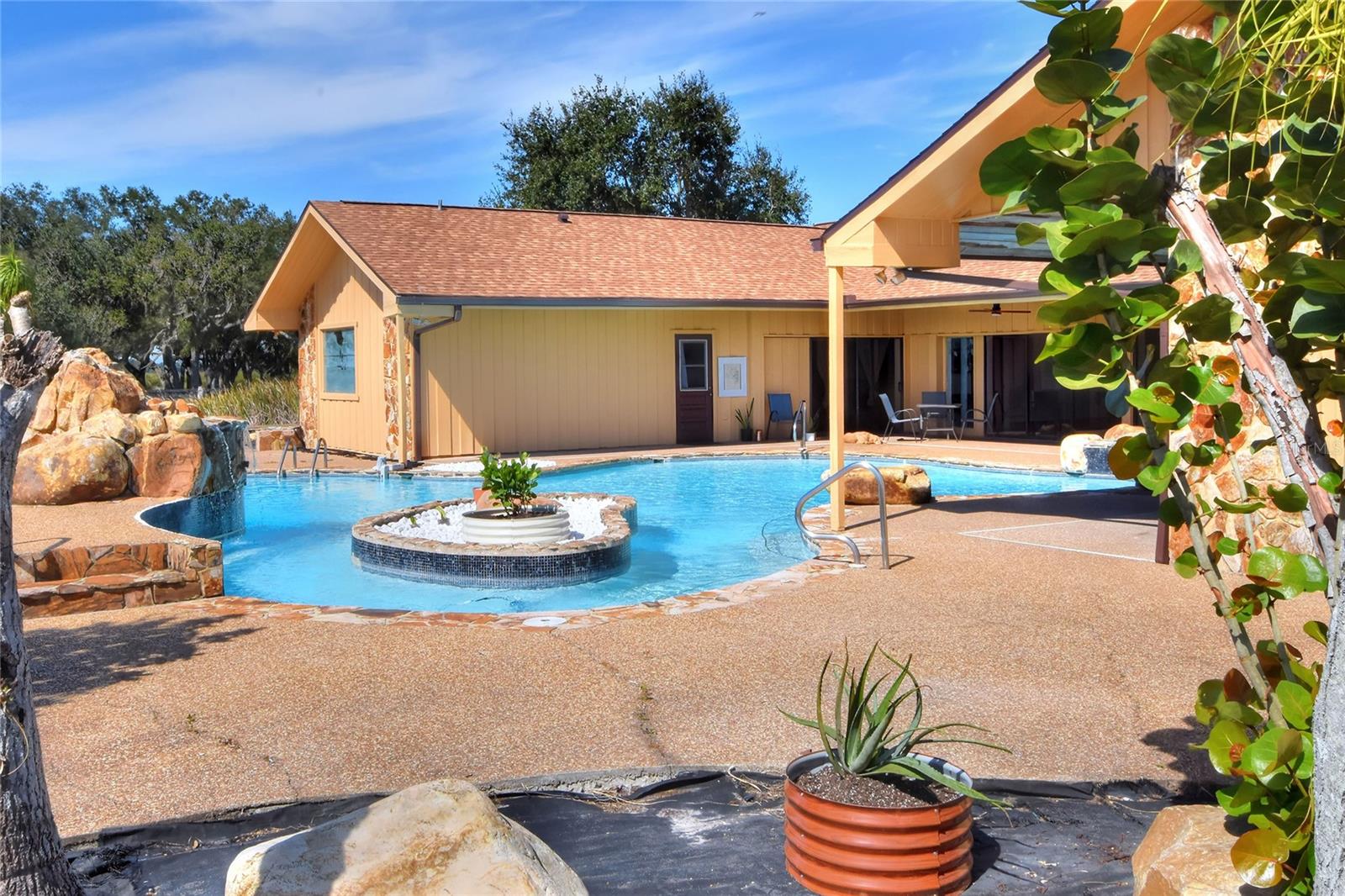 TB8463525 Property Photo