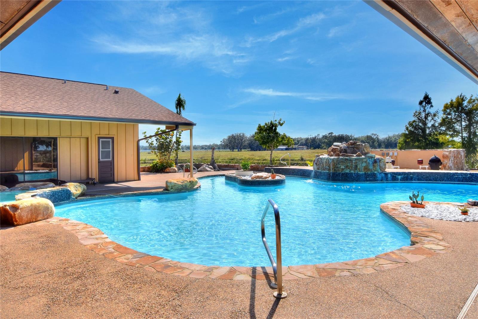 TB8463525 Property Photo