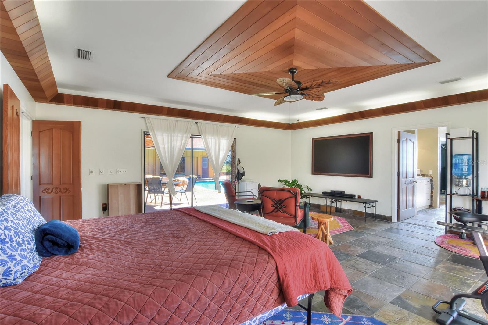 TB8463525 Property Photo