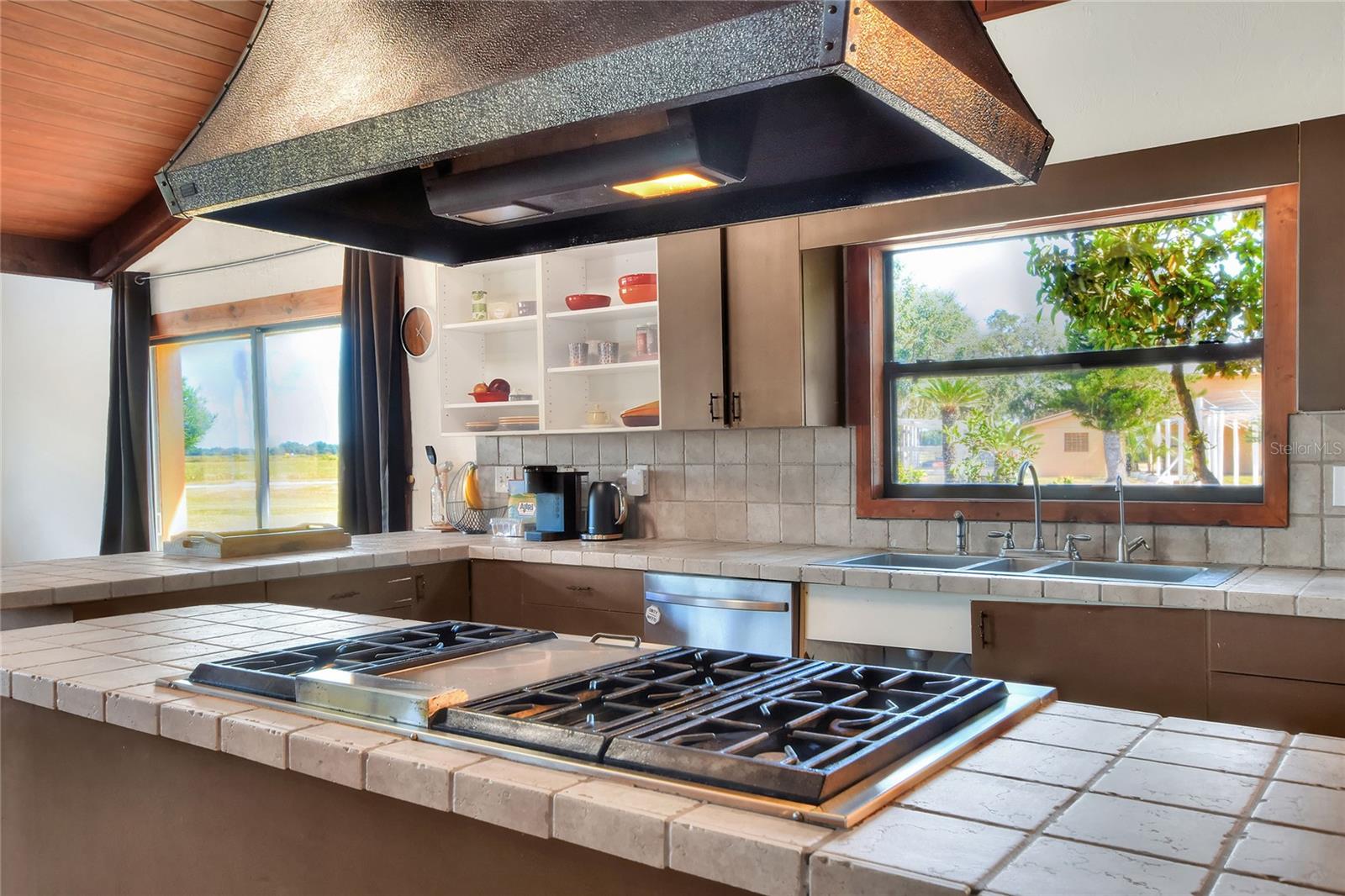 TB8463525 Property Photo