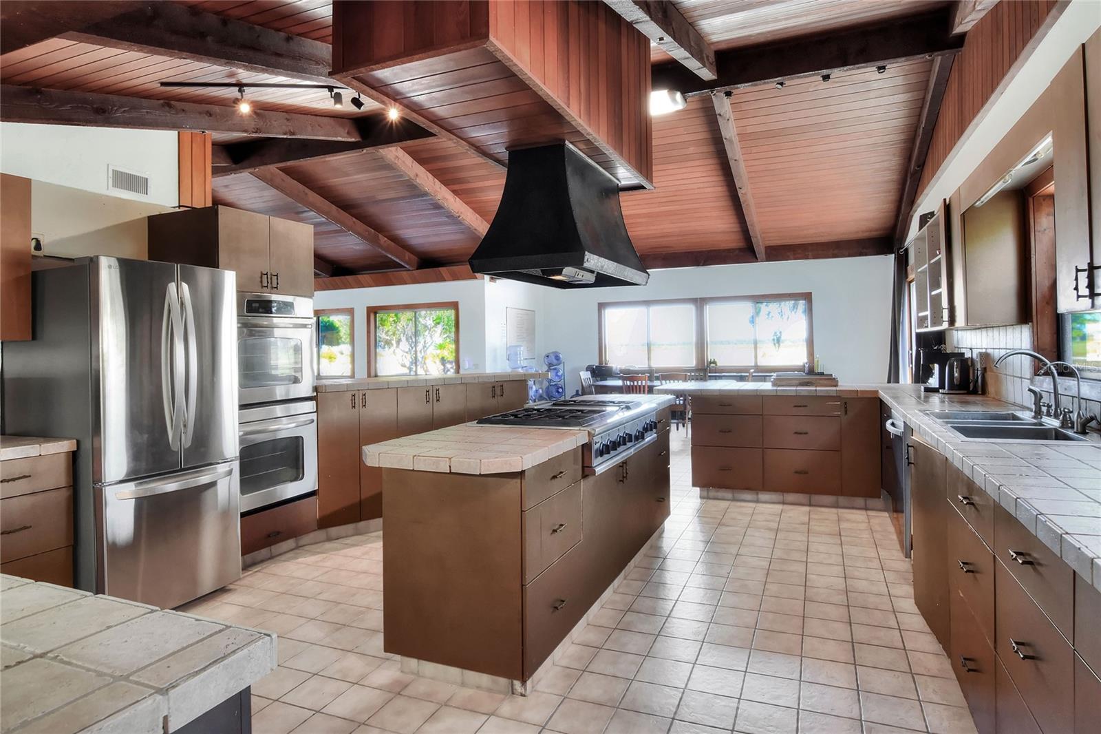 TB8463525 Property Photo