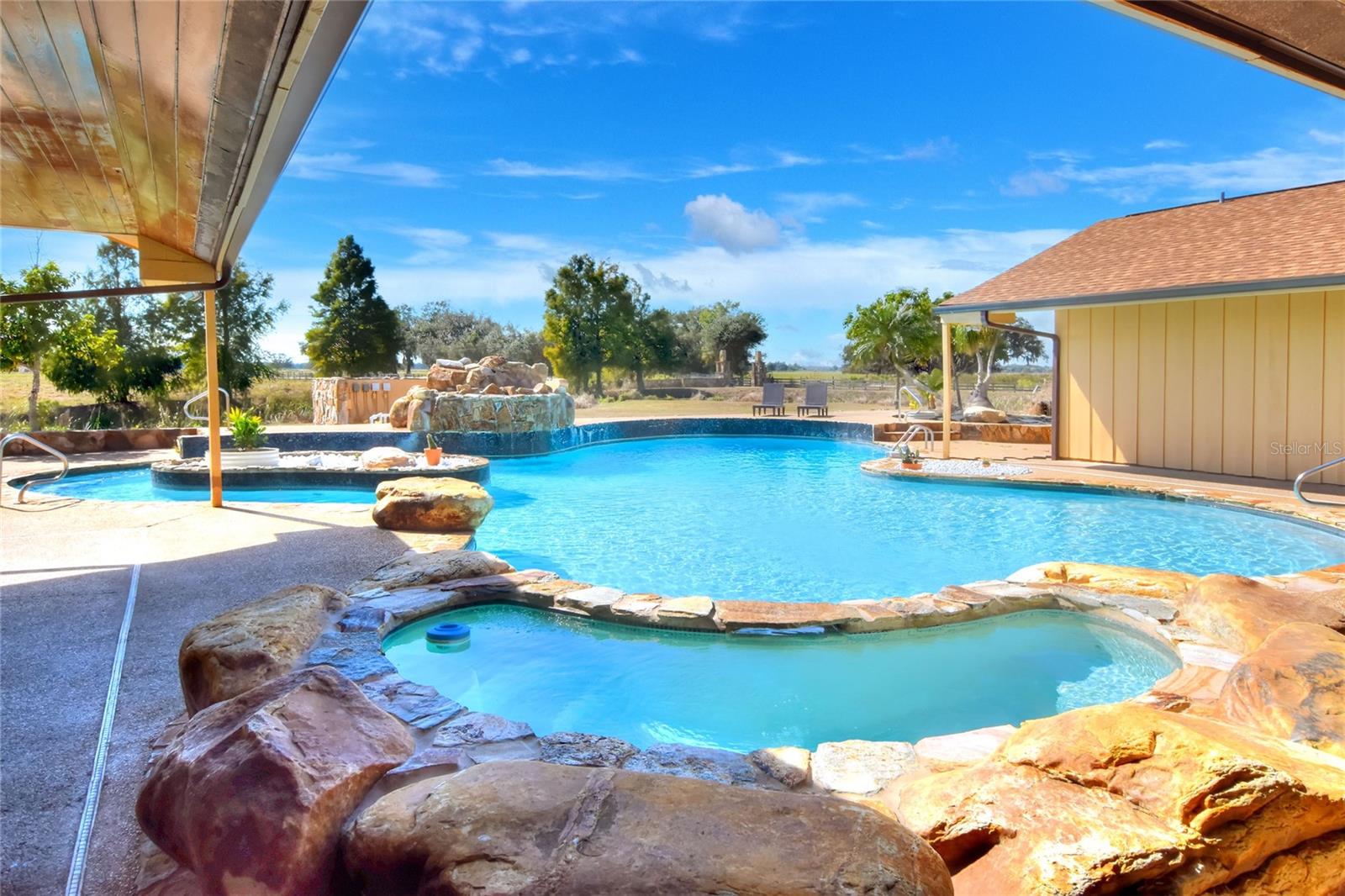 TB8463525 Property Photo