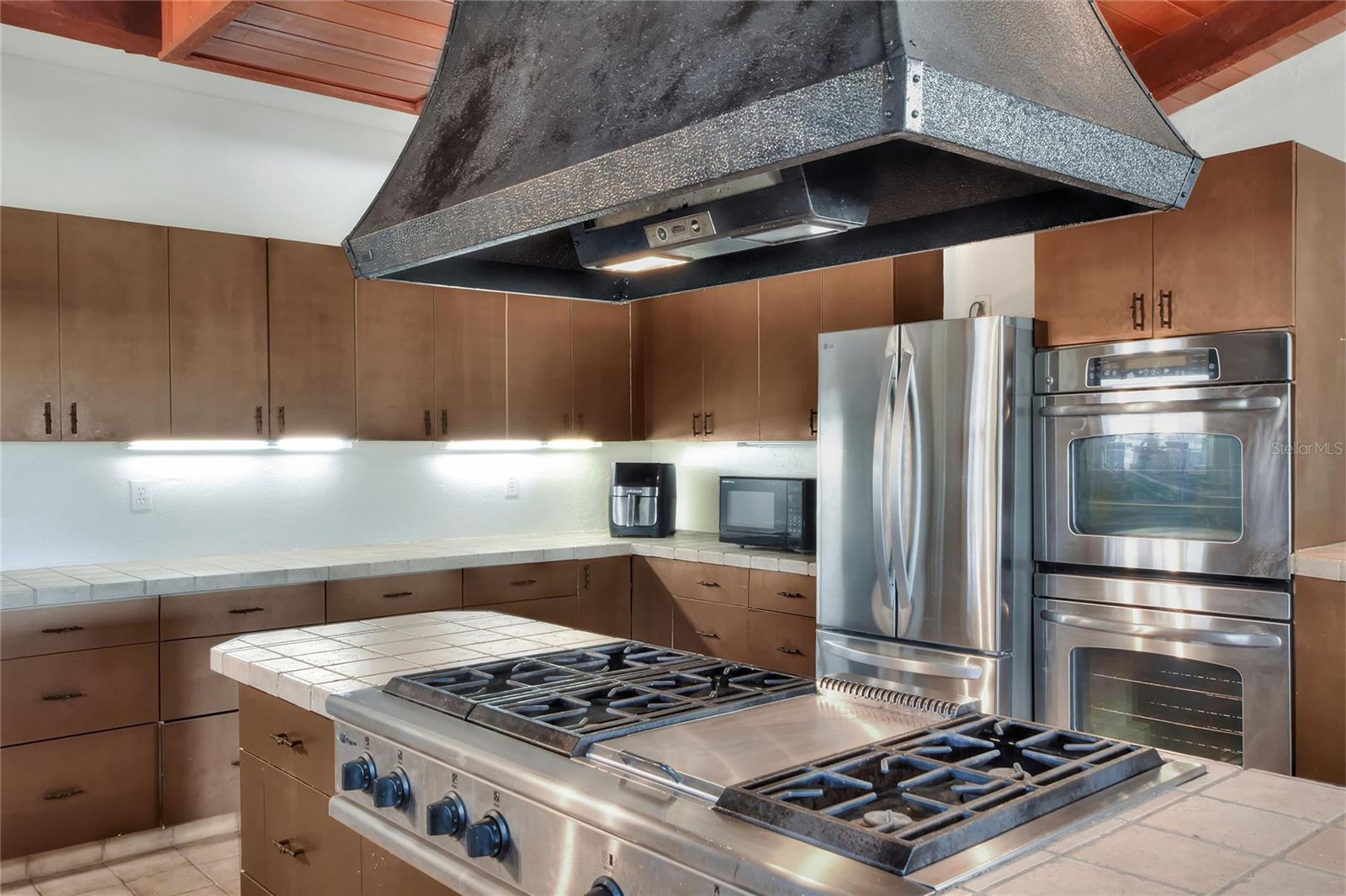 TB8463525 Property Photo