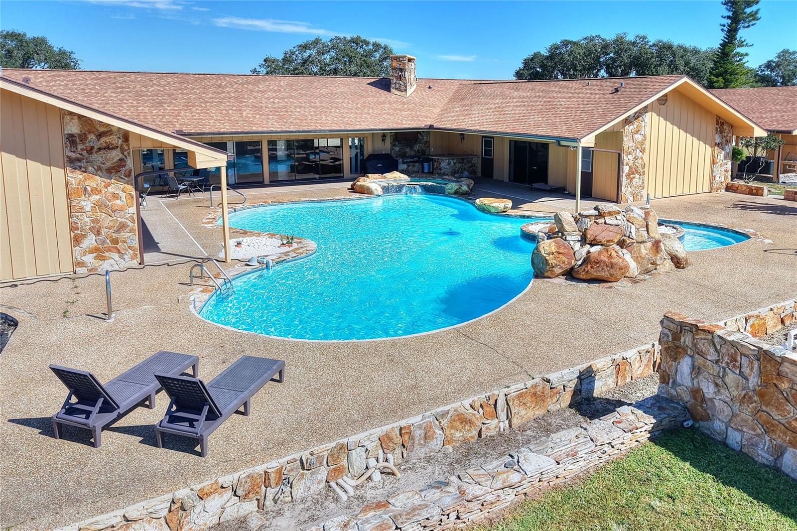 TB8463525 Property Photo