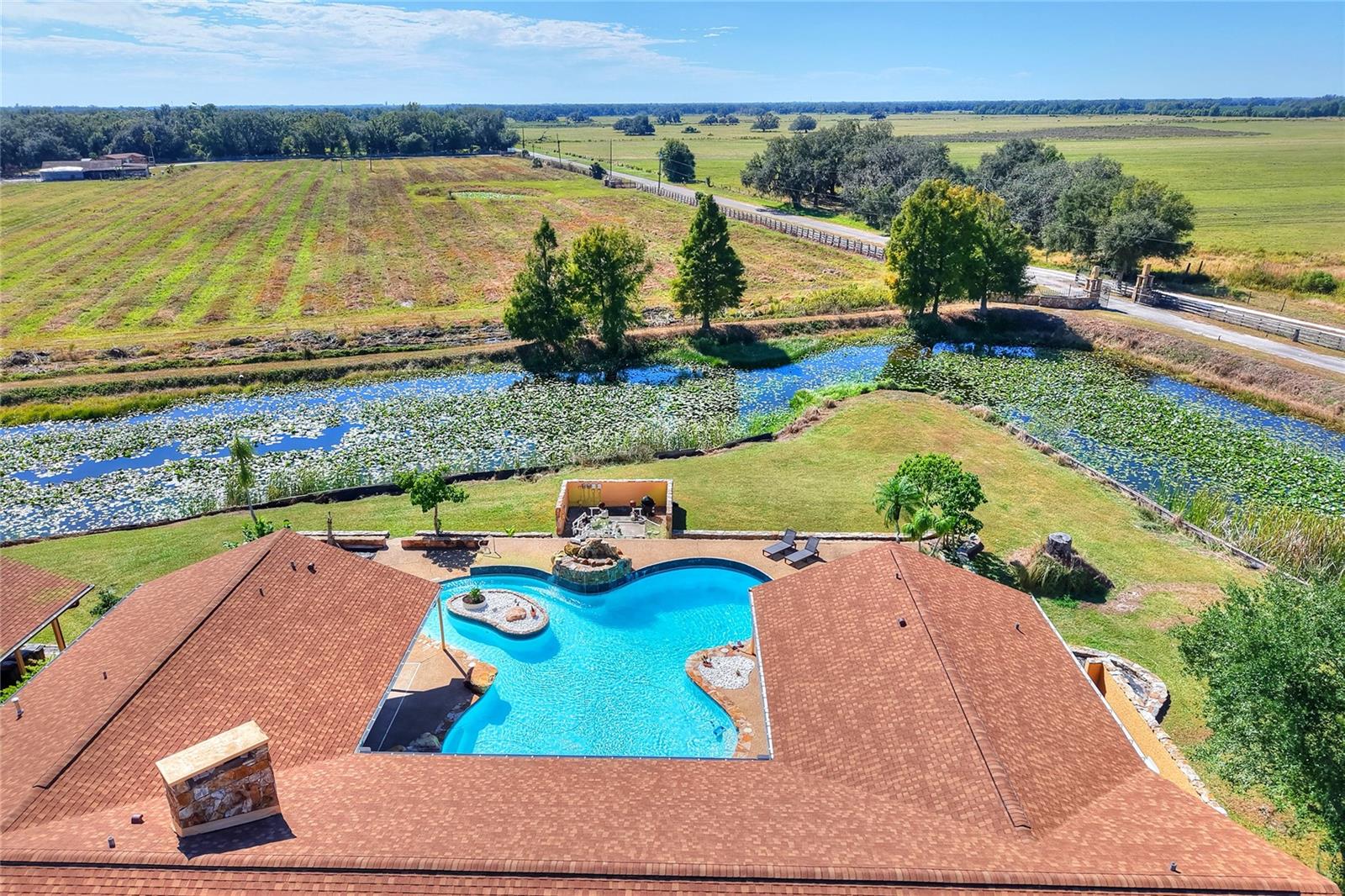 TB8463525 Property Photo