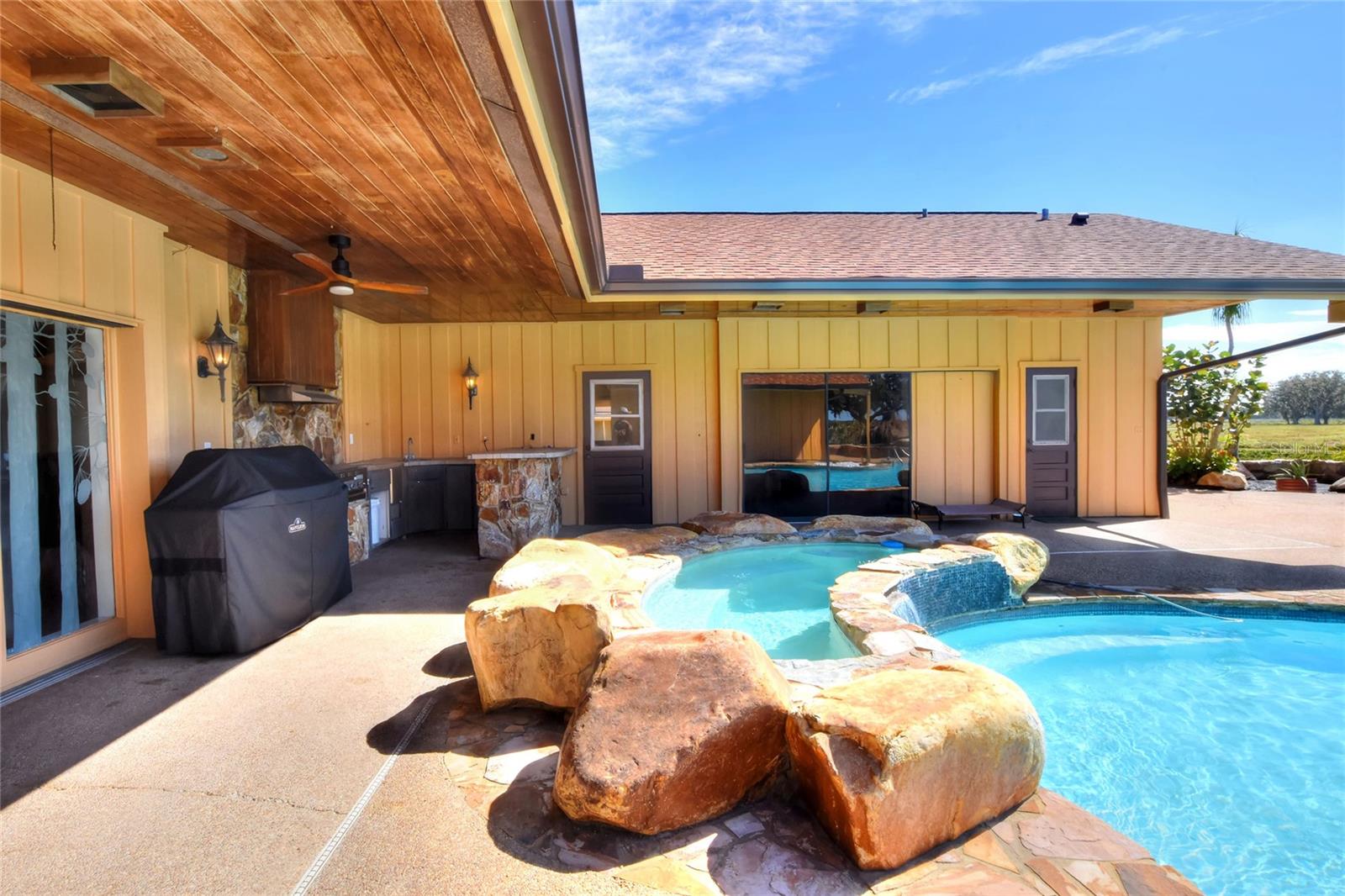 TB8463525 Property Photo