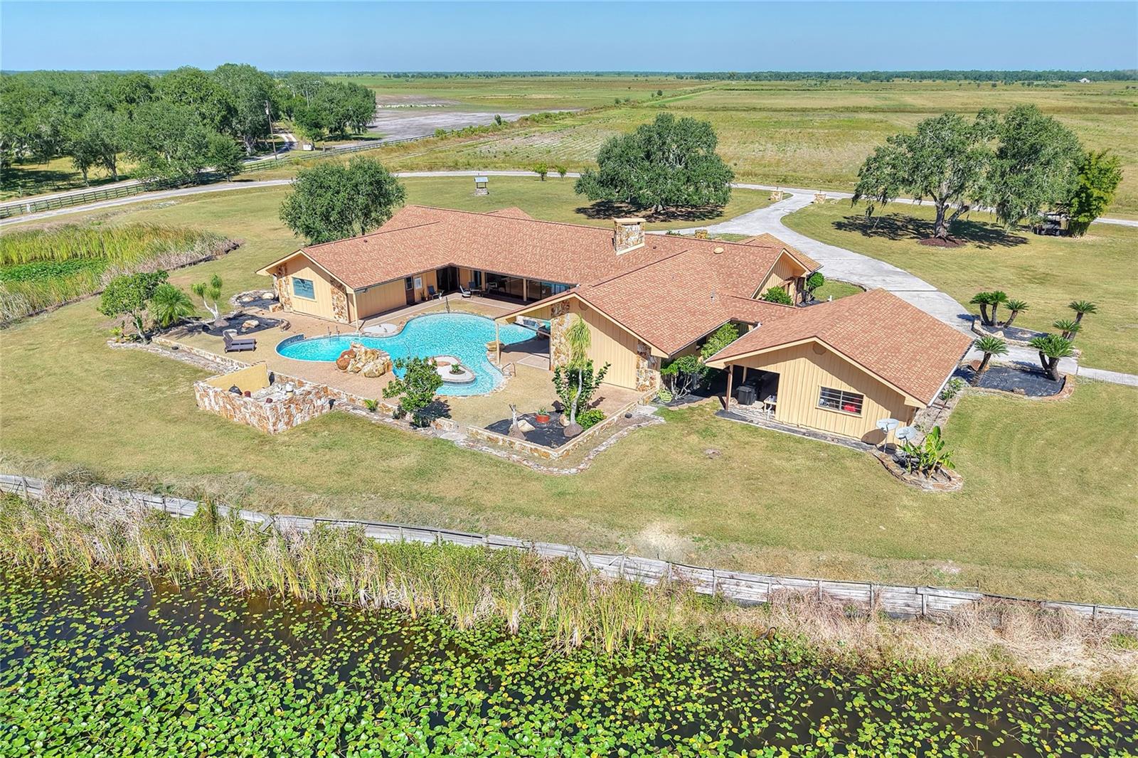 TB8463525 Property Photo