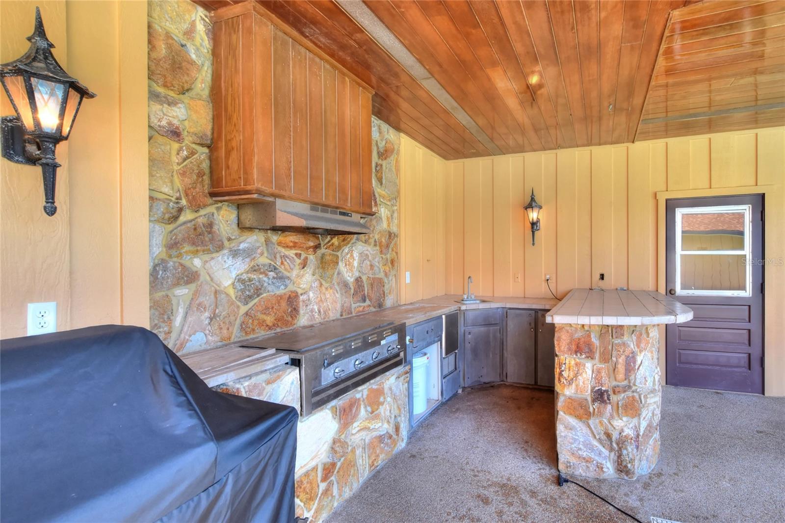 TB8463525 Property Photo