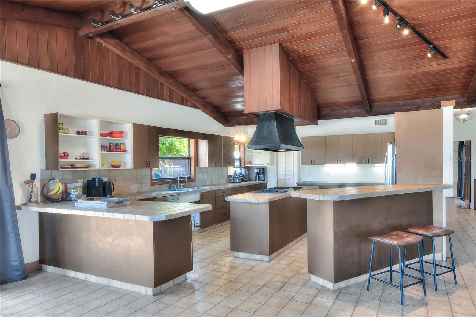 TB8463525 Property Photo