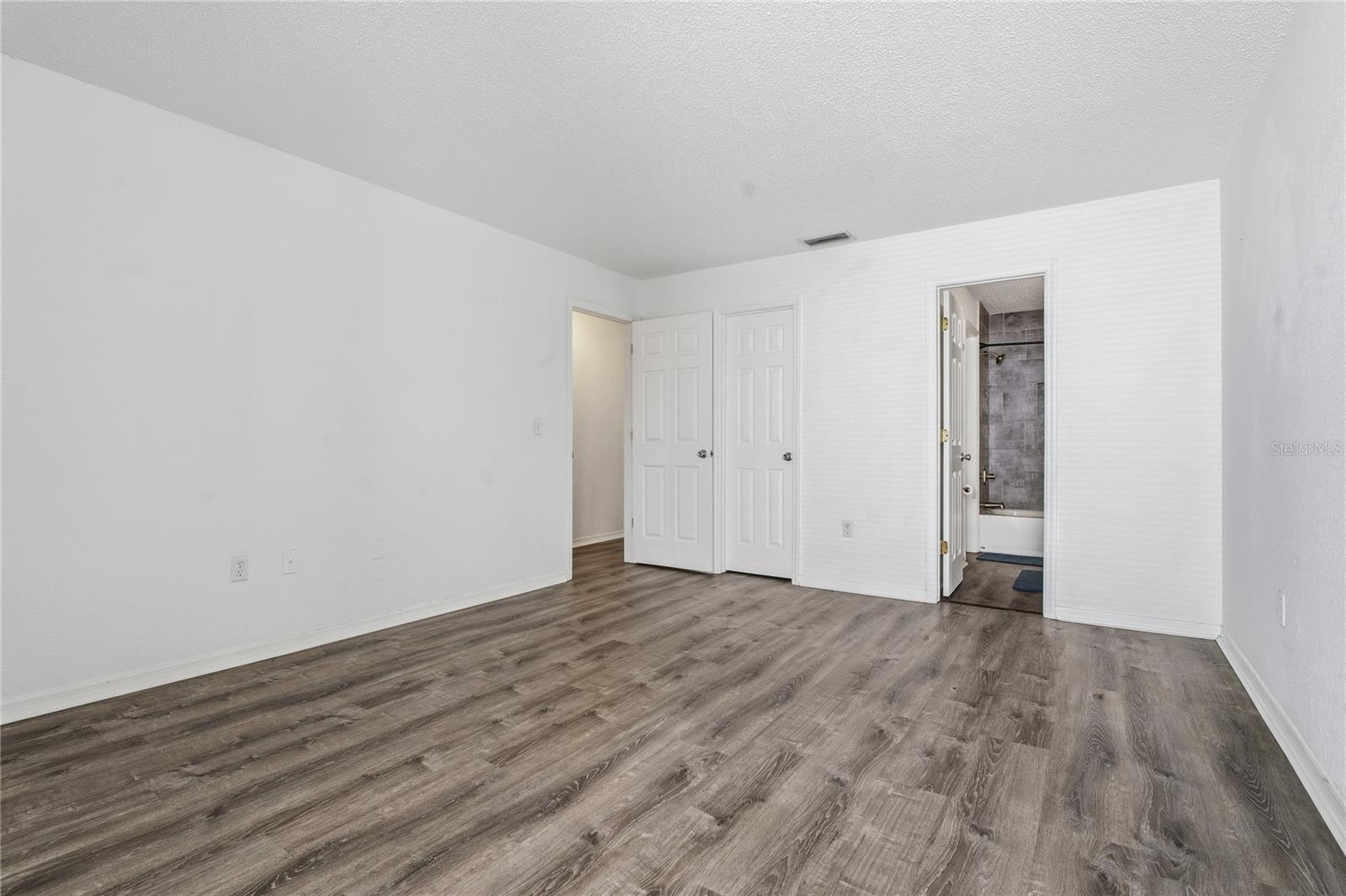 SPACIOUS PRIMARY SUITE