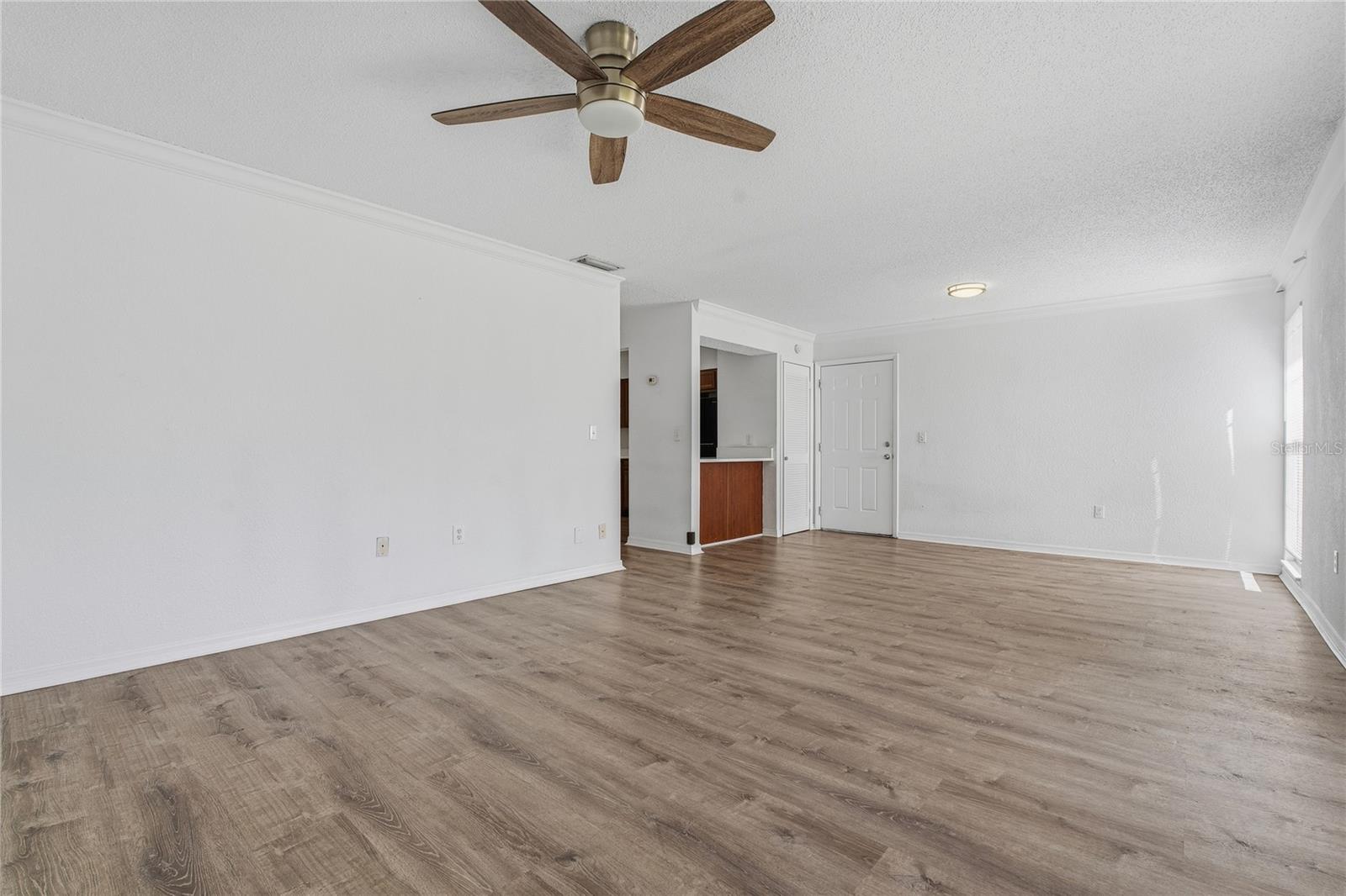 OPEN LIVING ROOM & DINING ROOM FLOOR PLAN