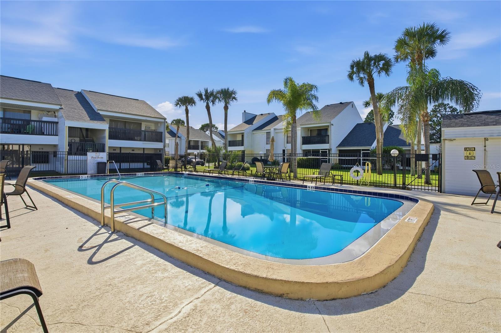 BEAUTIFUL & TROPICAL LANDSCAPE THROUGHOUT COMMUNITY