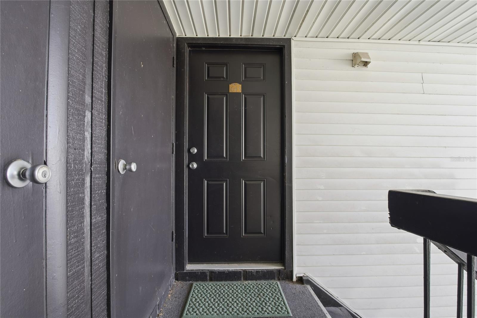 2ND STORY CONDO ~ EASY STAIRS & NOBODY ABOVE YOU!