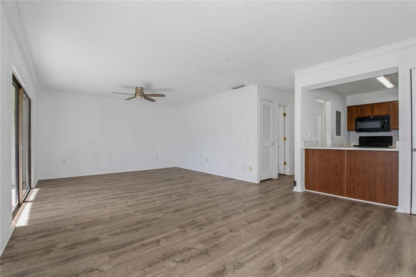 LIGHT & BRIGHT THROUGHOUT