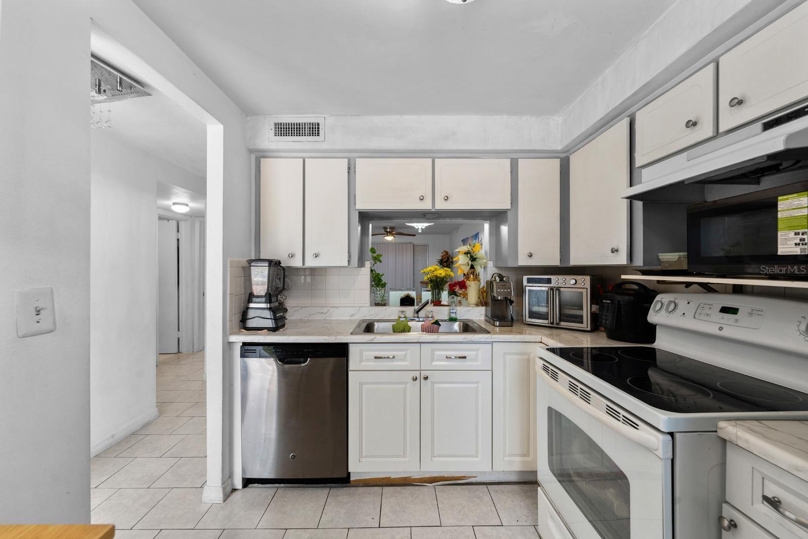 TB8463559 Property Photo