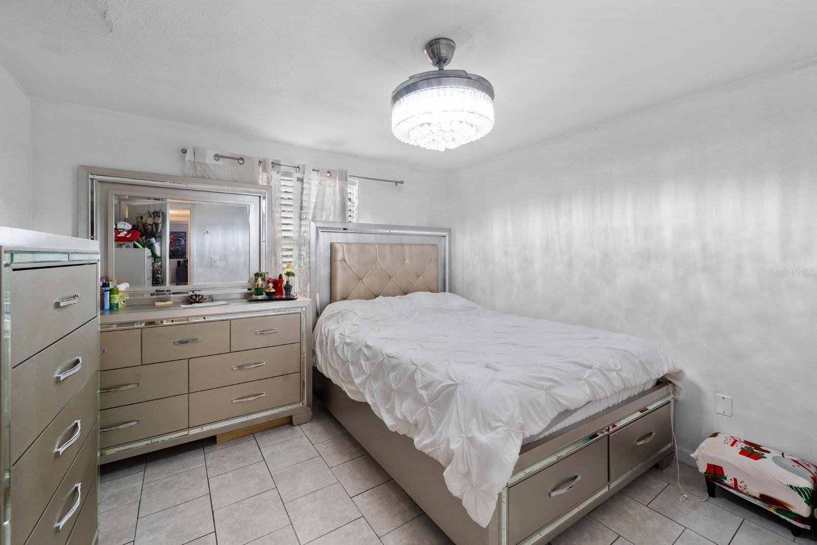 TB8463559 Property Photo