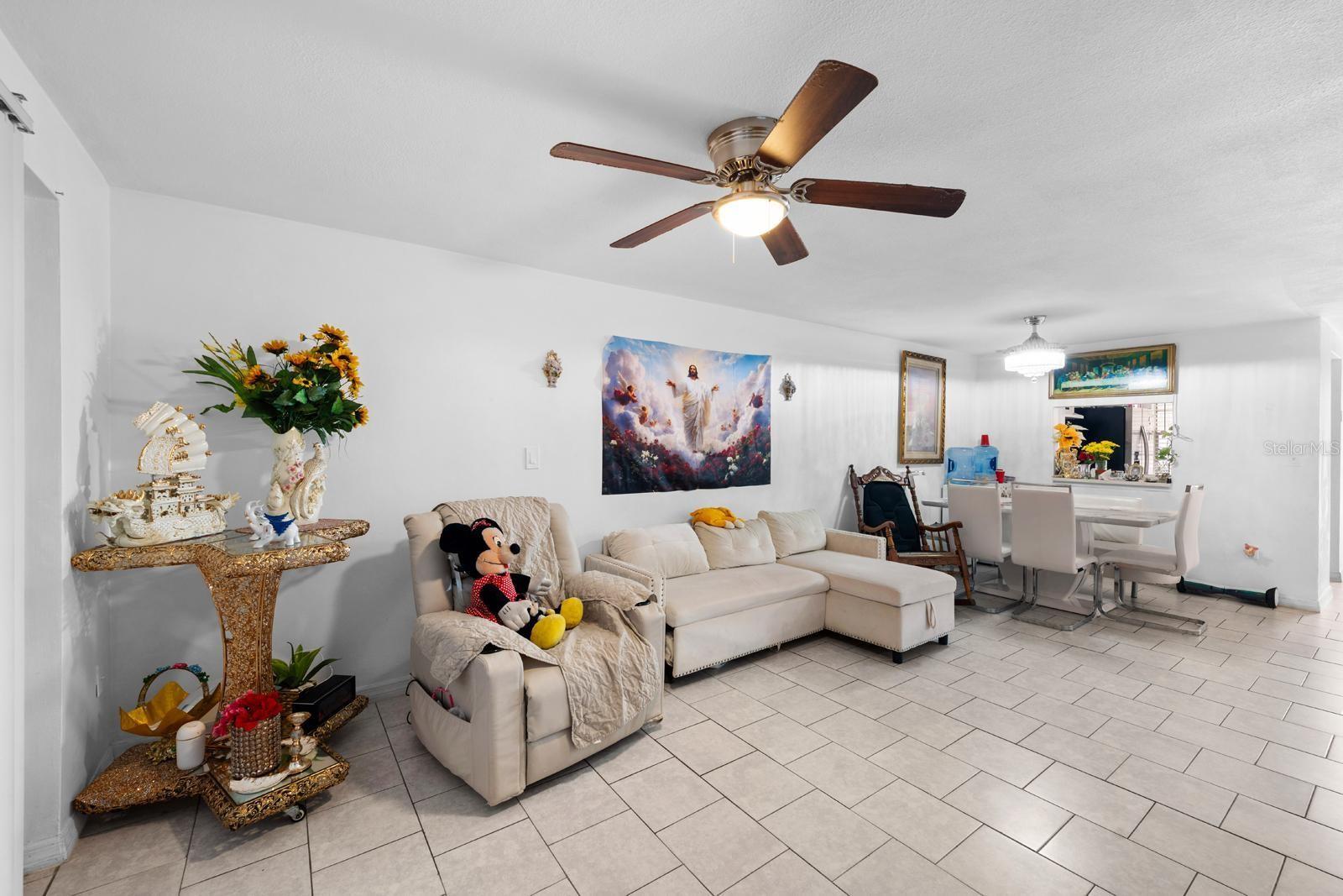 TB8463559 Property Photo