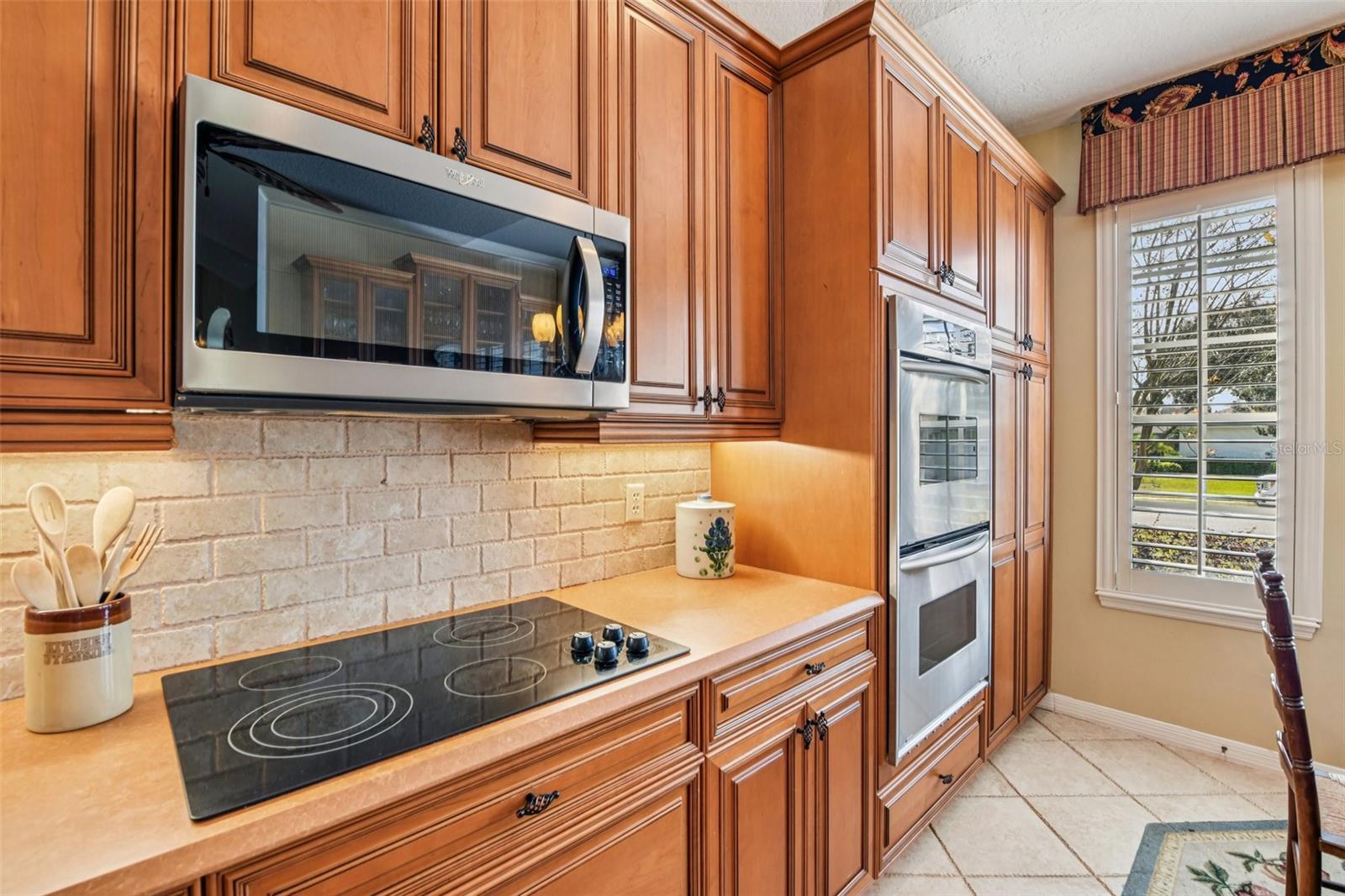 8013 PINE HOLLOW DR, MOUNT DORA, FL, 32757