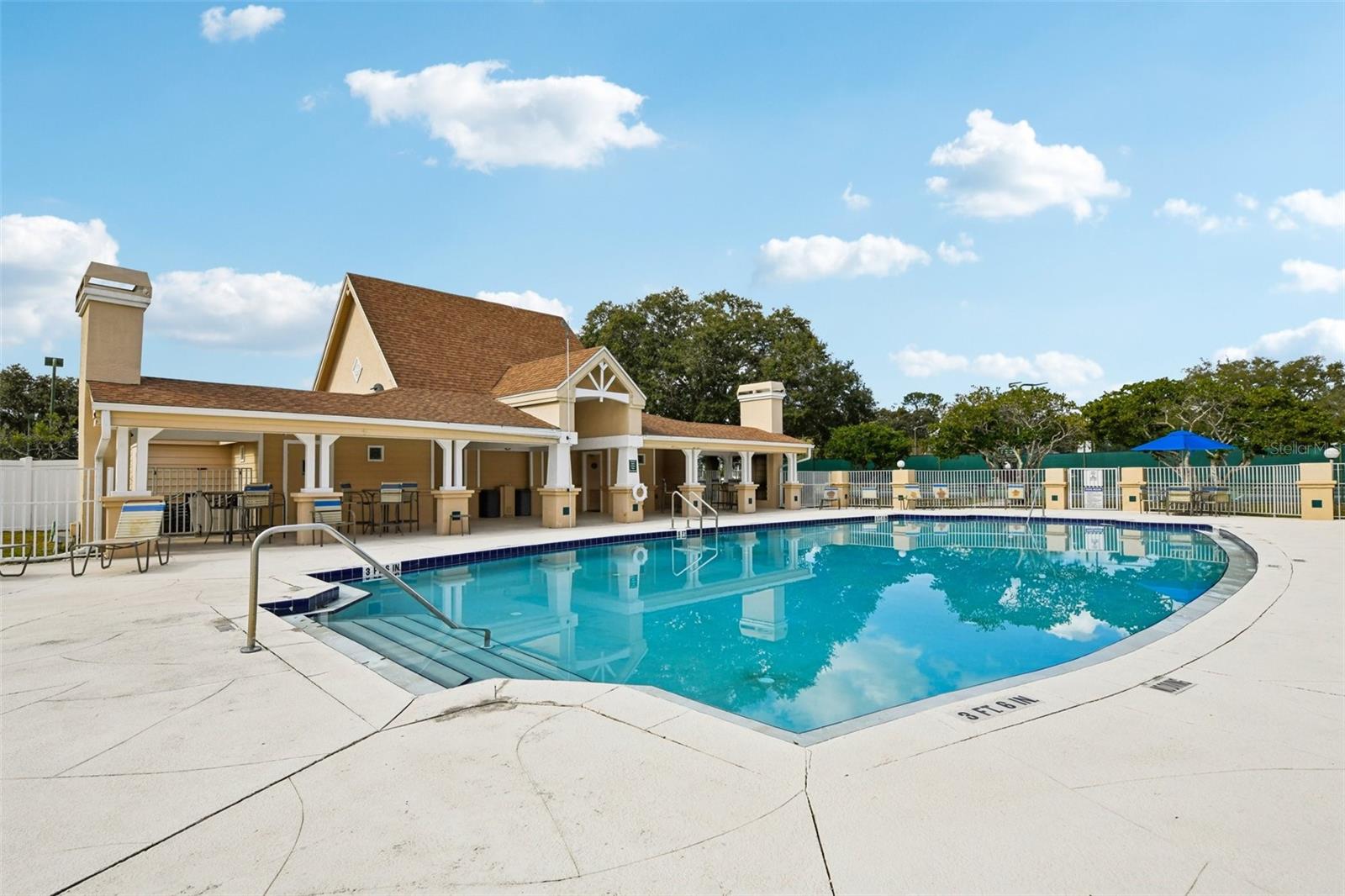 8013 PINE HOLLOW DR, MOUNT DORA, FL, 32757