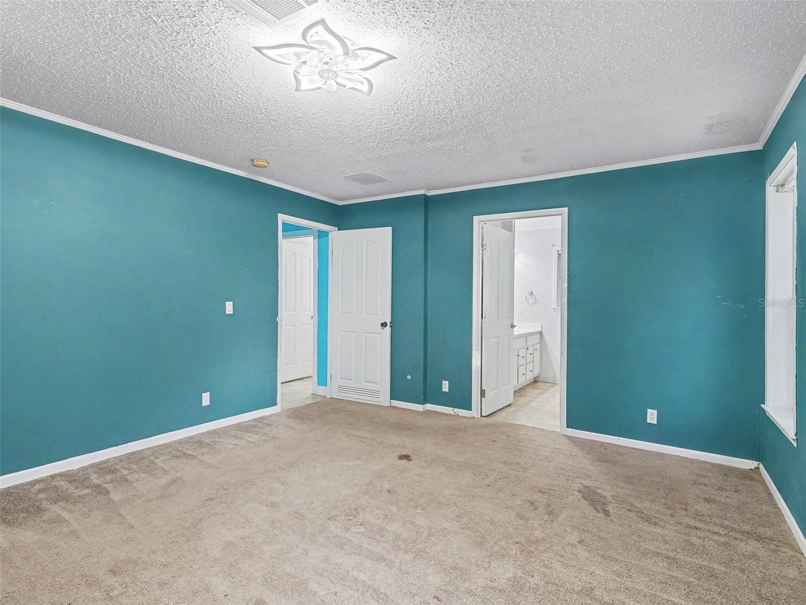 TB8463621 Property Photo