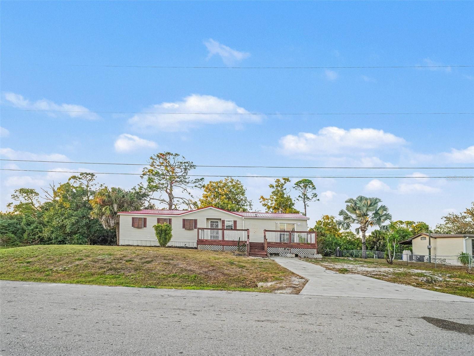 TB8463621 Property Photo